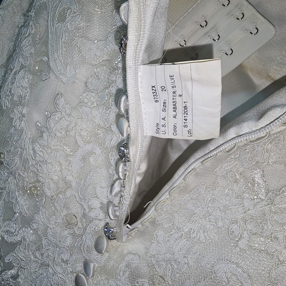 Justin Alexander wedding dress style 9733 size 20 - Picture 8 of 12